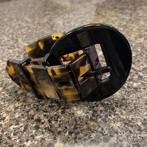 Tortoise buckle bracelet 61/2 to 81/2 in